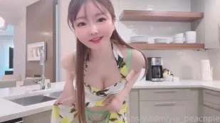 淫蕩家庭主婦勾引修水管工人被操到潮吹